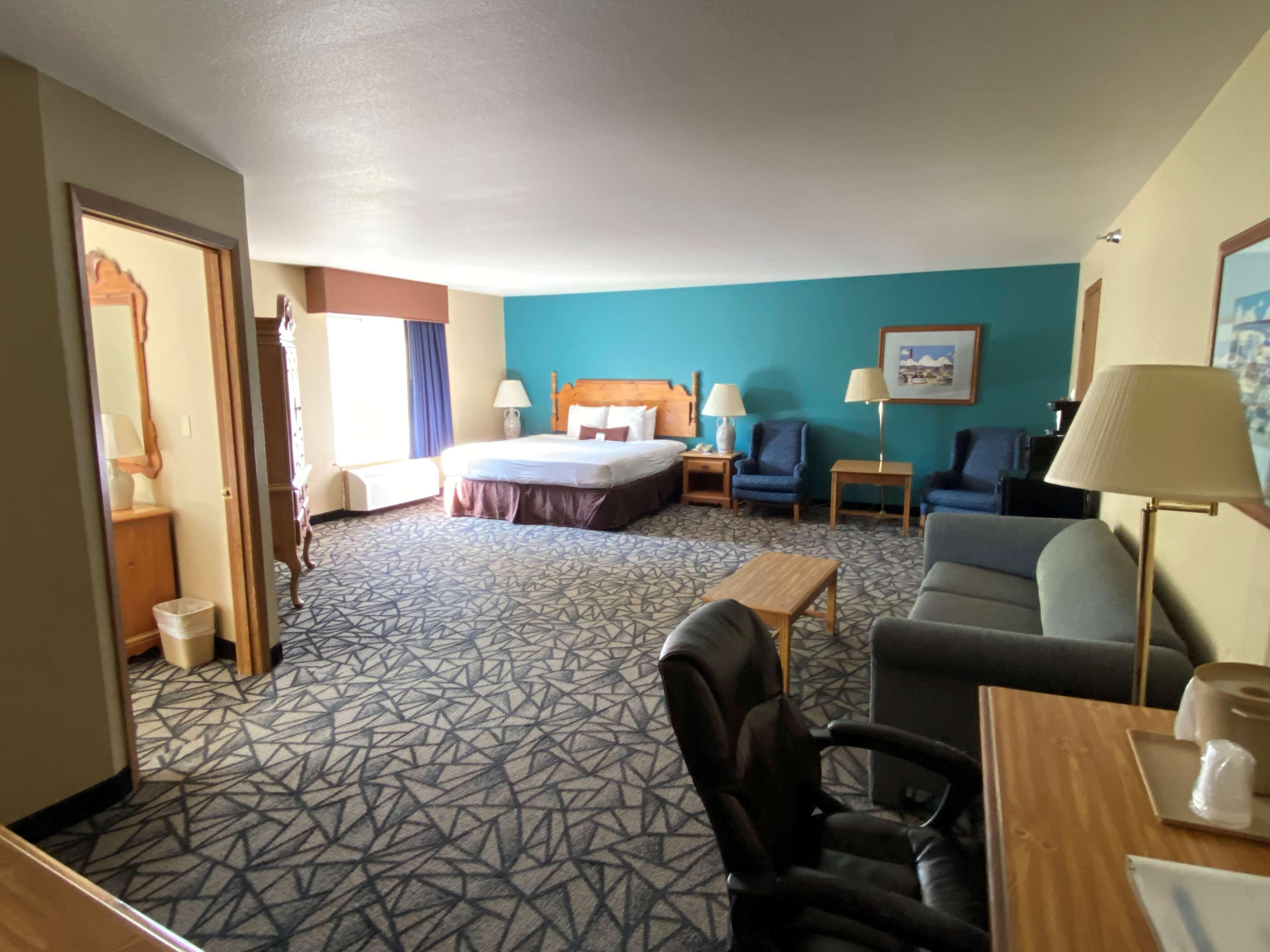 Western & Hotel 3*