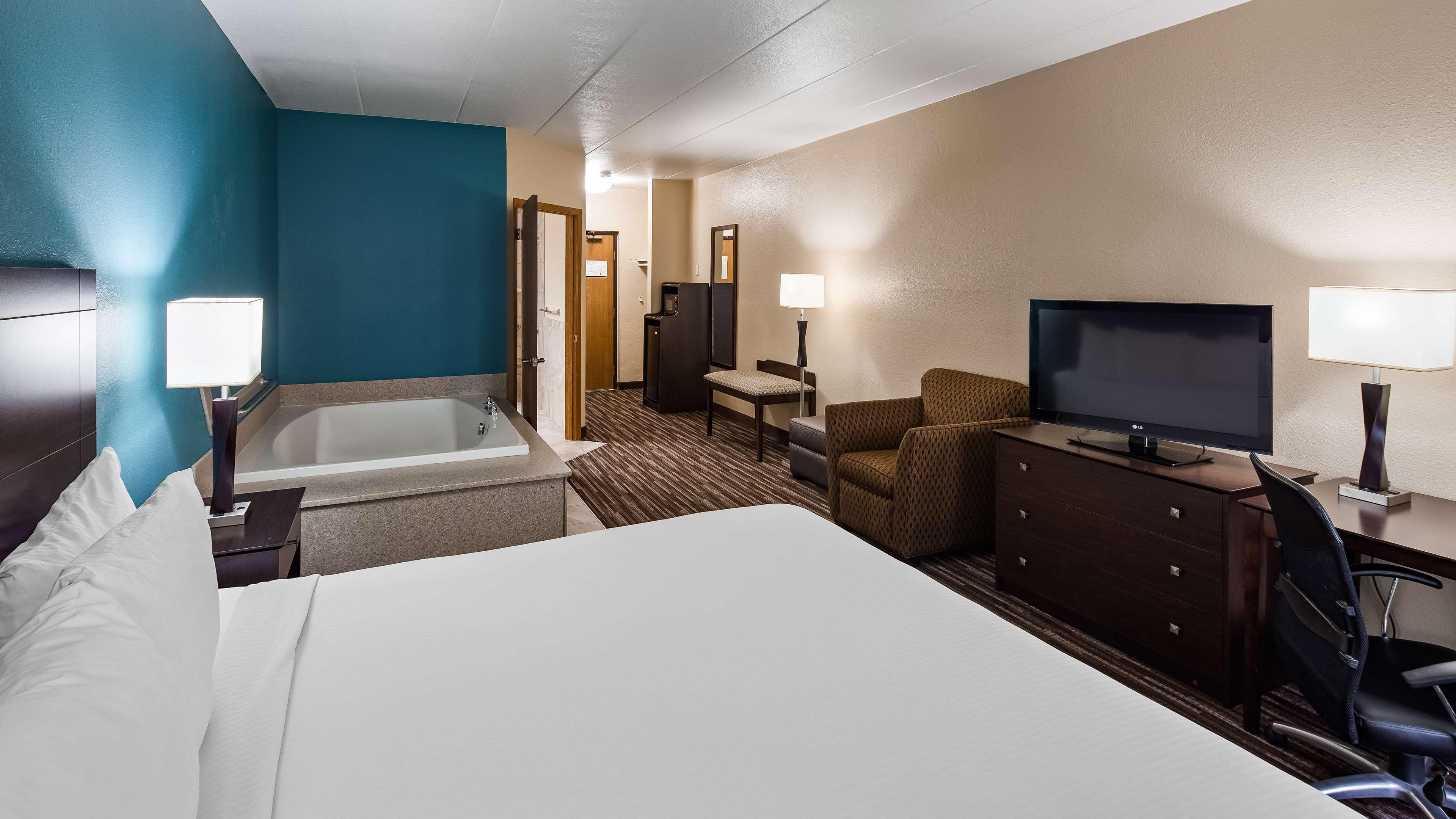 Western & Hotel 3*