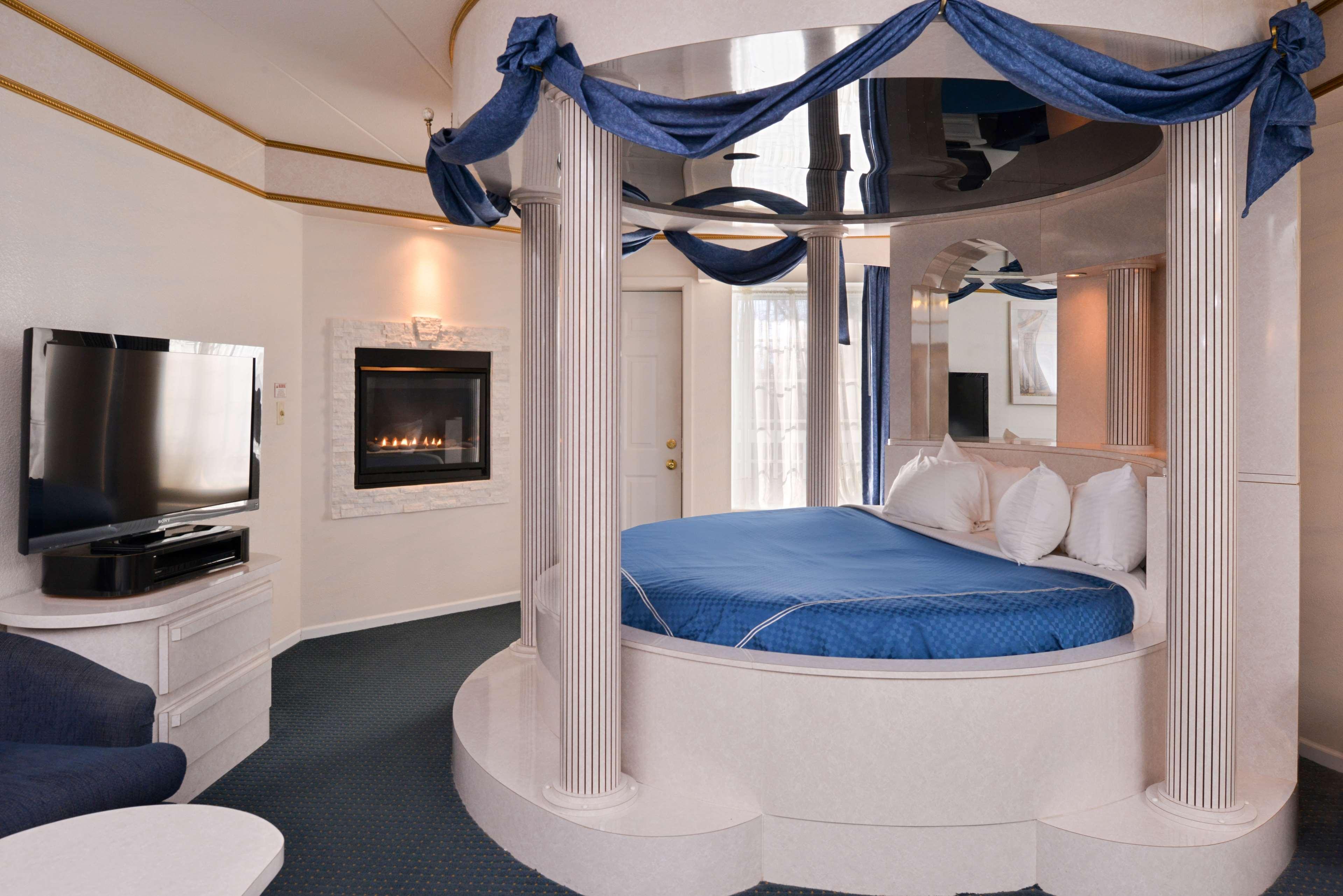 Western & Hotel 3*